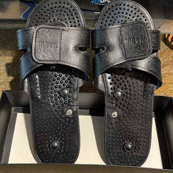 New HiDow AcuXPD TEMS device w/extra electrodes, and foot massaging flip flops - Picture 5 of 8
